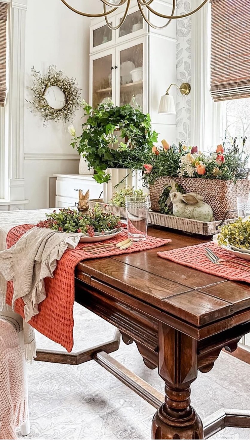 Happy Friday! Last year vs. this year, tablescape edition, which is your fave? L…