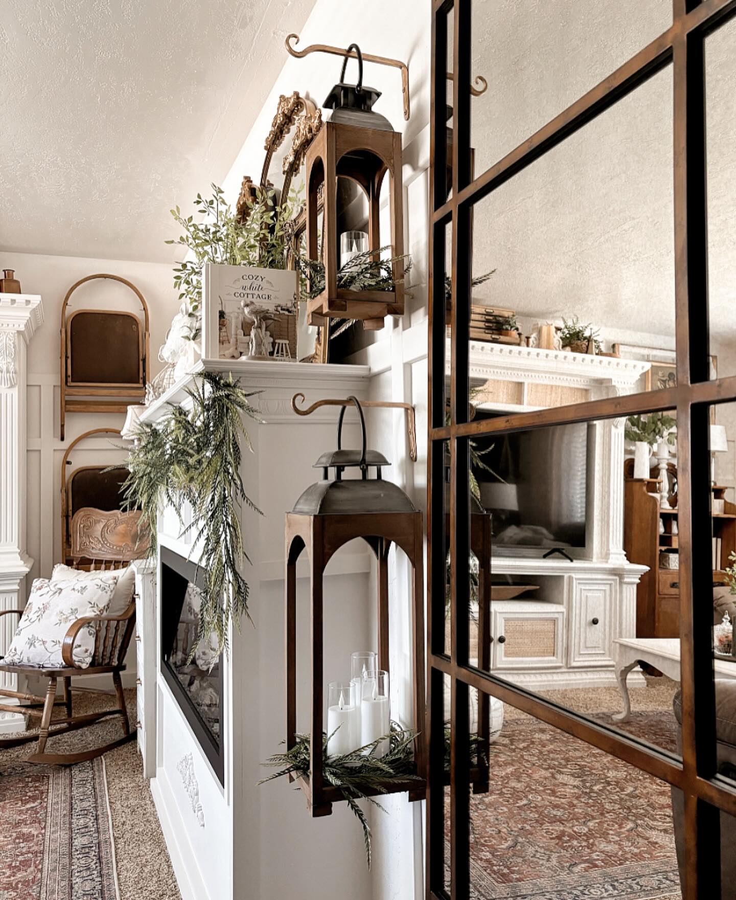 I love finding beautiful pieces for my home!! And this (gifted) mirror from  cou…