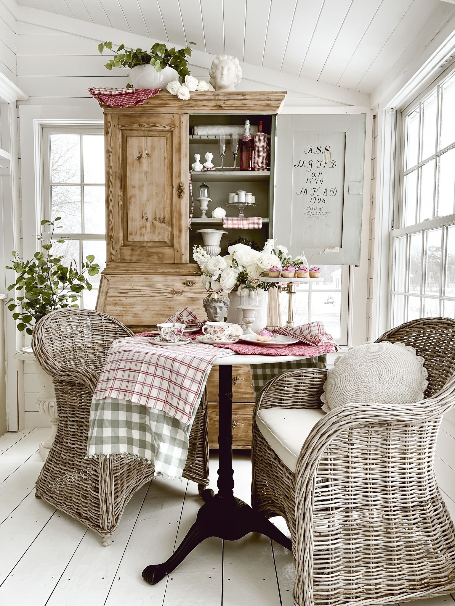 How to Create A Simple Valentine’s Date at Home