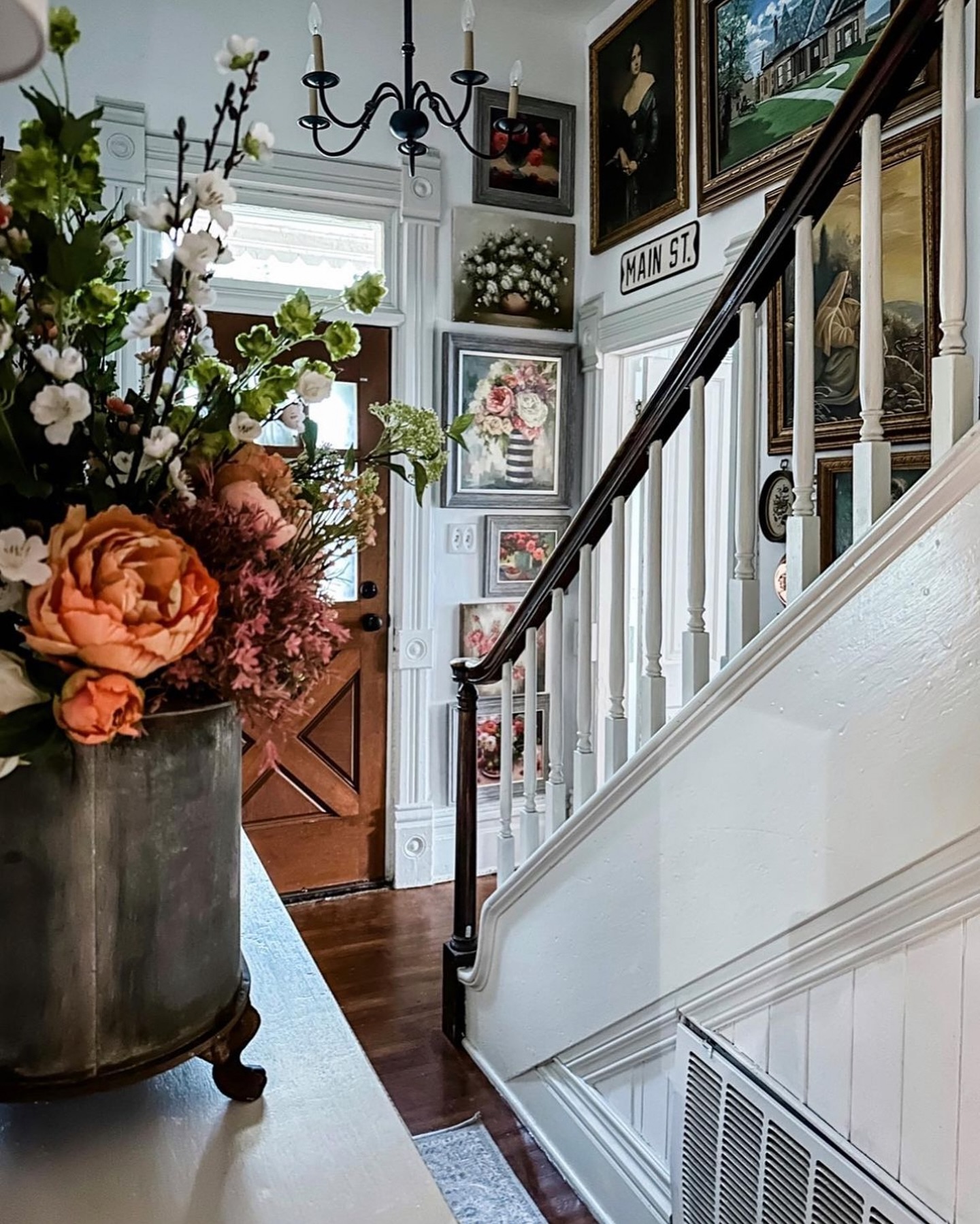 Happy weekend! Just another view of the entryway. Going up to the other house to…
