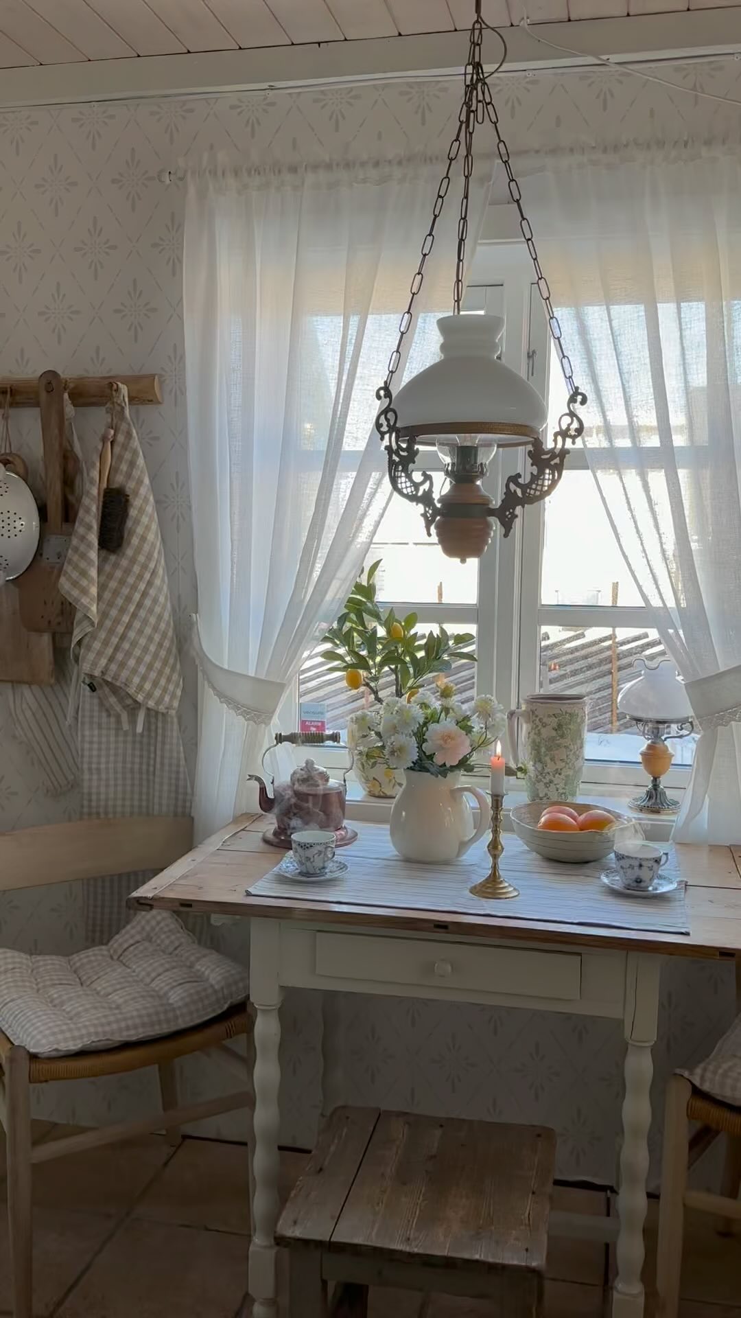 I am so happy with this small kitchen table, which is assembled from the base from…