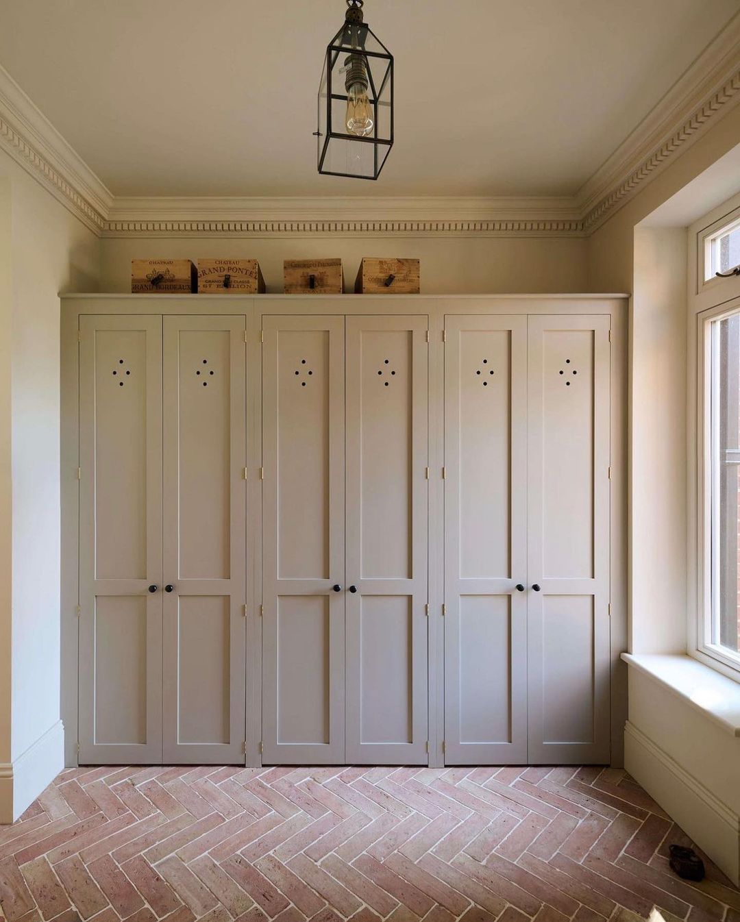 5 Cozy Mudroom Scroll Stoppers