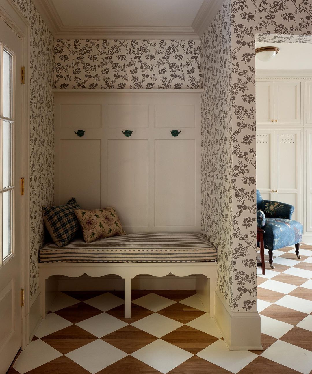 5 Cozy Mudroom Scroll Stoppers
