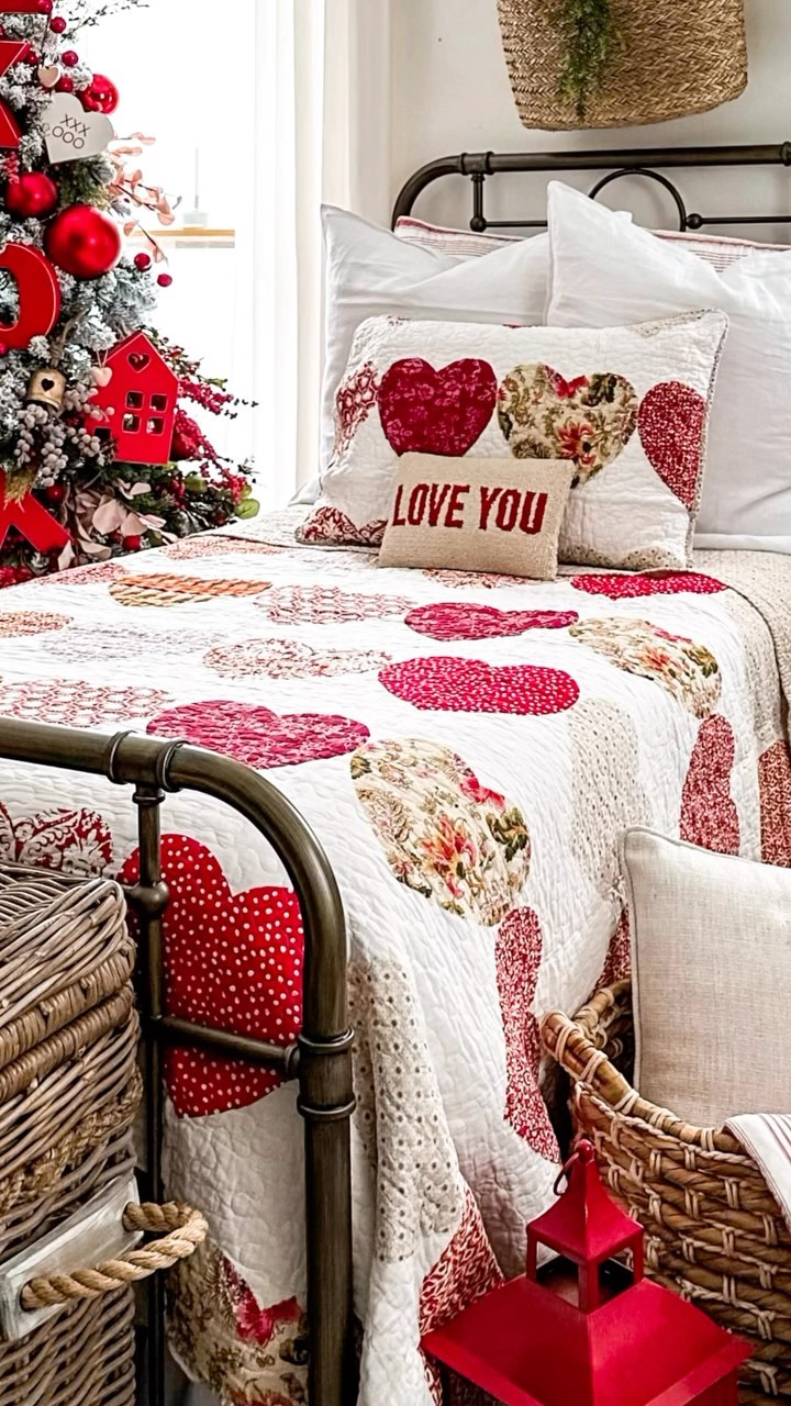 Happy weekend! Valentines is in the air, and I’m here for it! Do you decorate?
….