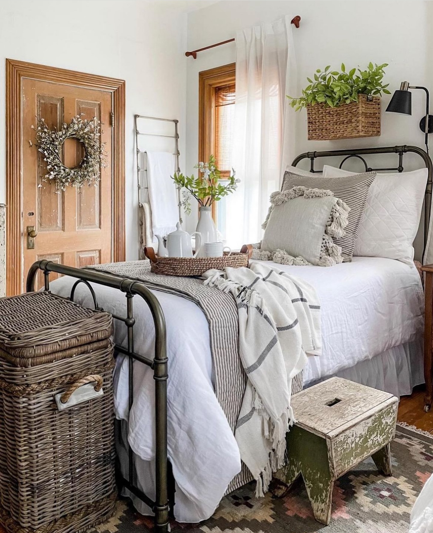 Happy relaxing Sunday! Here’s a bit of neutrals for ya! Sometimes I like neutral…