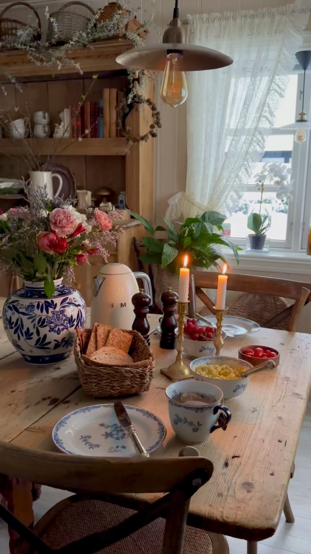 With some clips from the week that has been, I wish you a nice Sunday evening Hugs from…