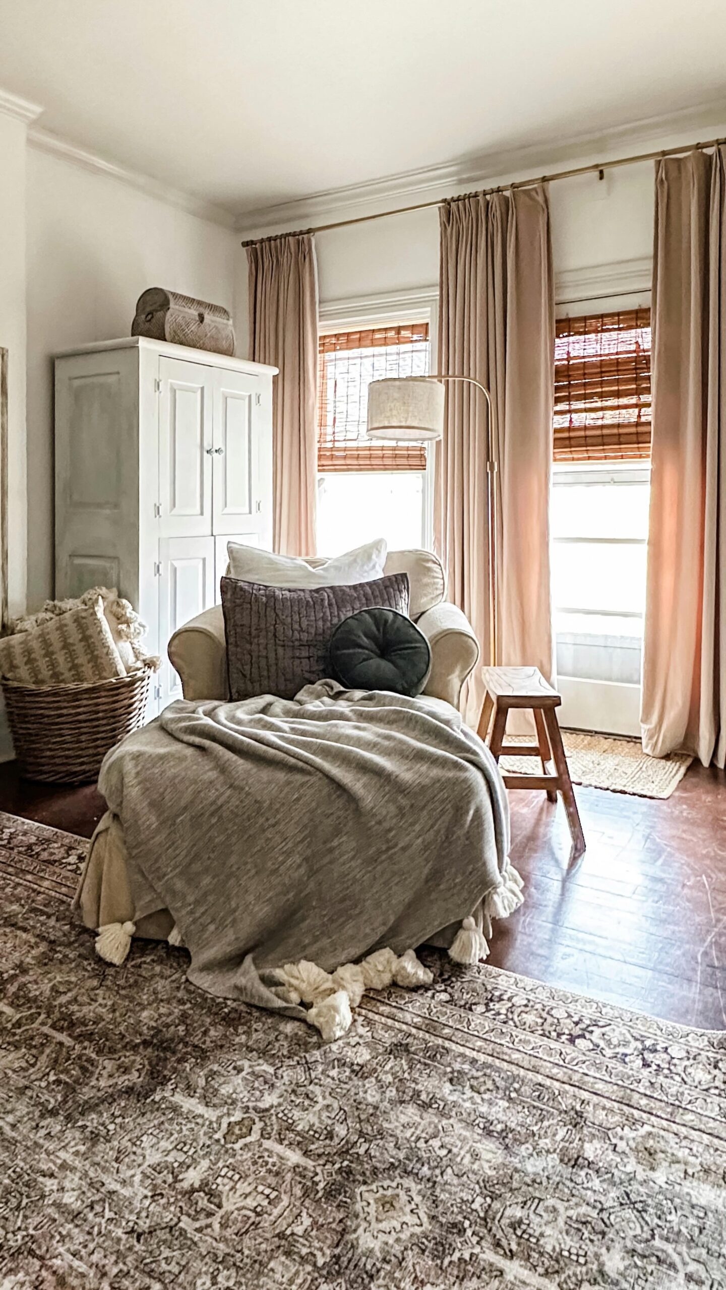 Happy weekend! I am so excited about these beautiful velvet curtains from  !! Oh…
