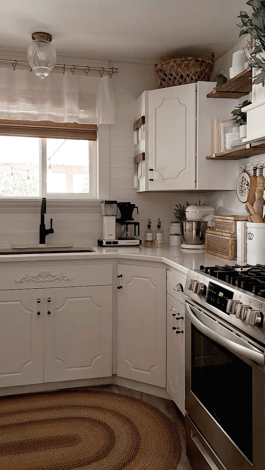 I came across this photo of our kitchen from a few years ago! I can’t even belie…