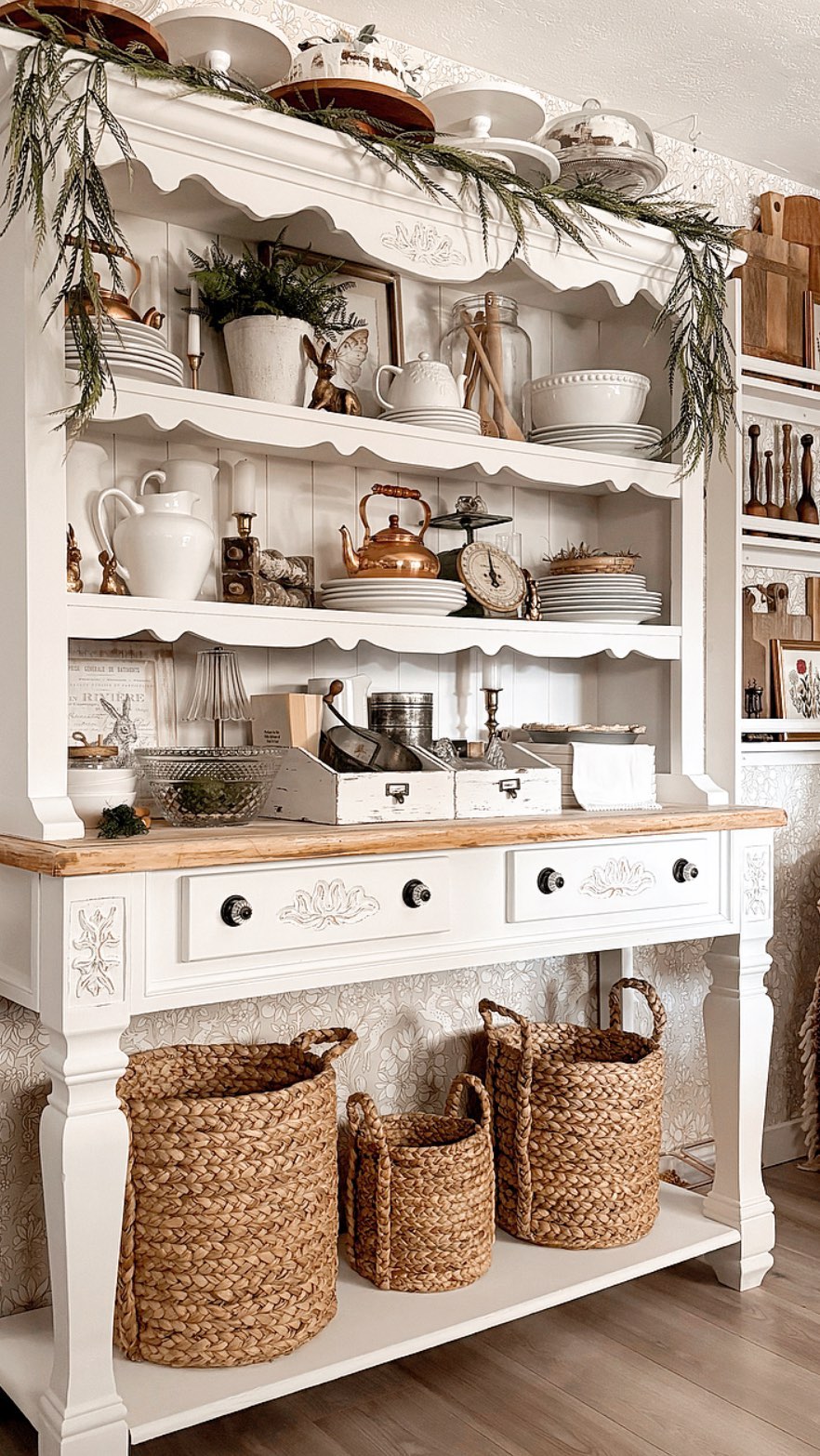 Happy Friday!! I’m so happy I went with my gut and painted this hutch! I love ho…