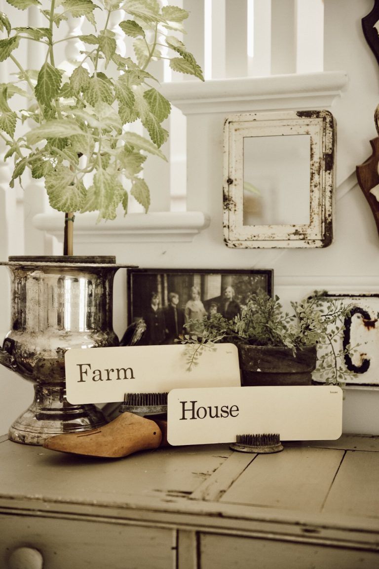 A Simple Fall Farmhouse Entryway