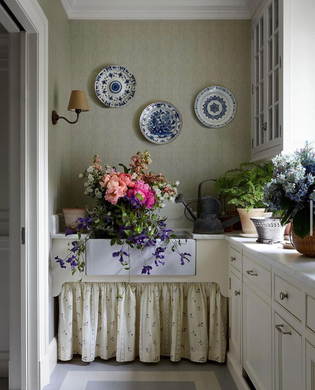 5 Spring Floral Scroll Stoppers You’ll Want to Follow