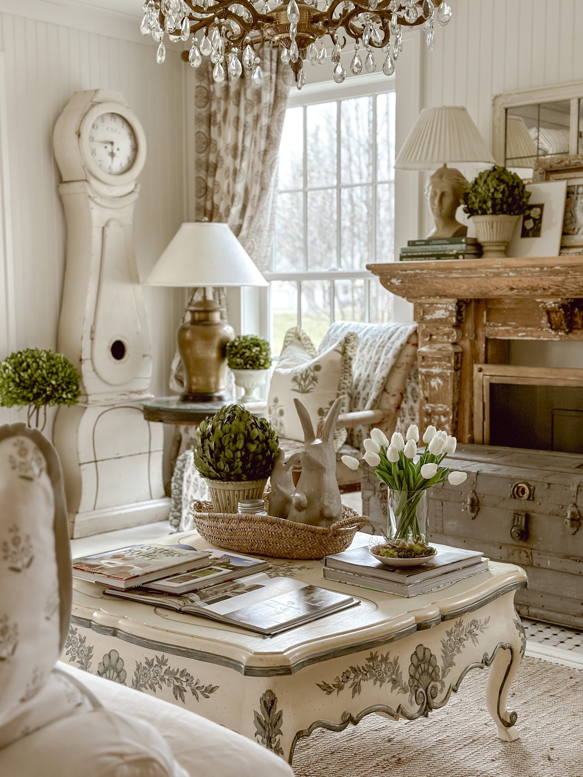 Weekend Antique Haul: Cozy Cottage Painted Coffee Table