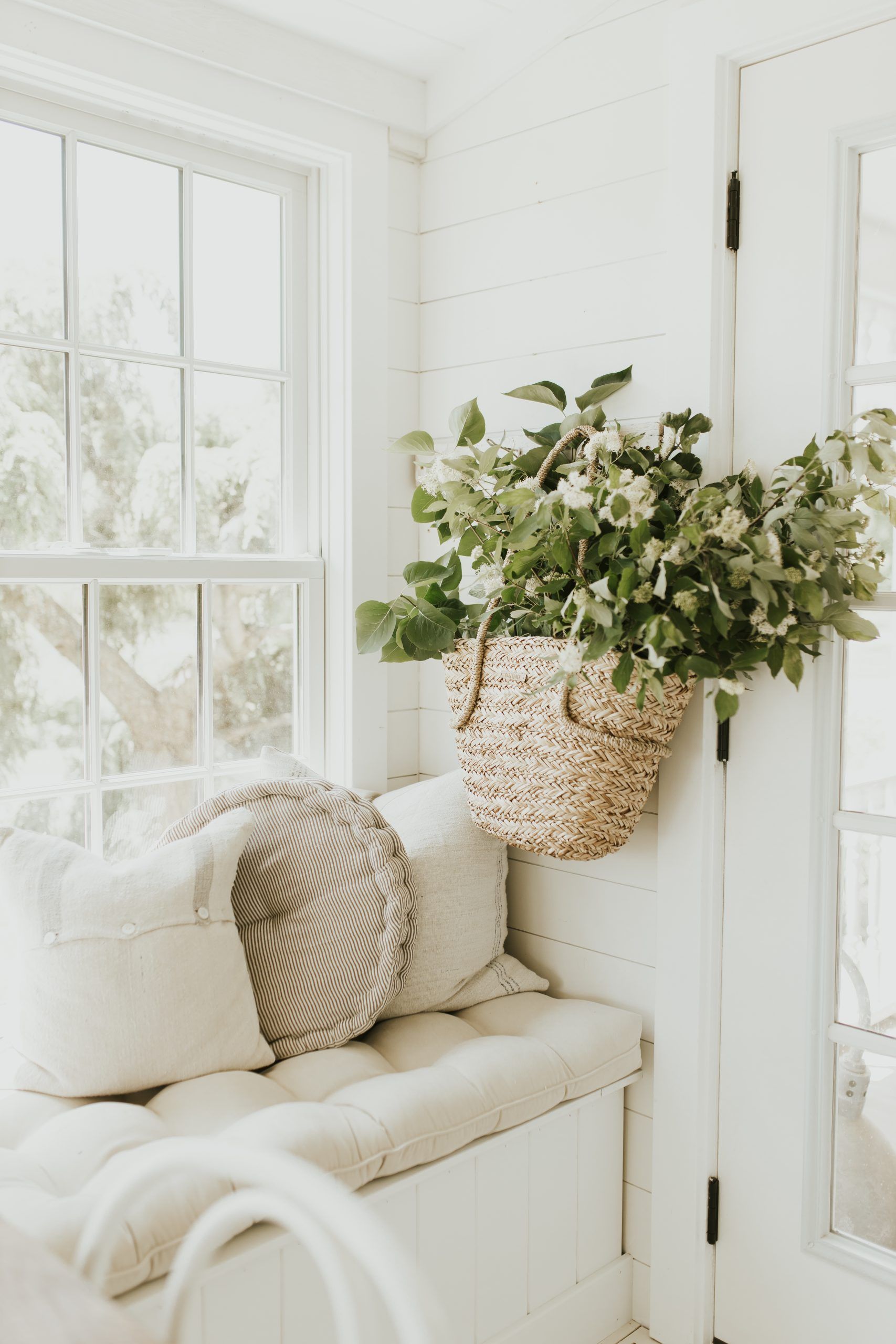 20+ Multipurpose Cozy Market Bags and Easy Ways to Work them into your Decor!