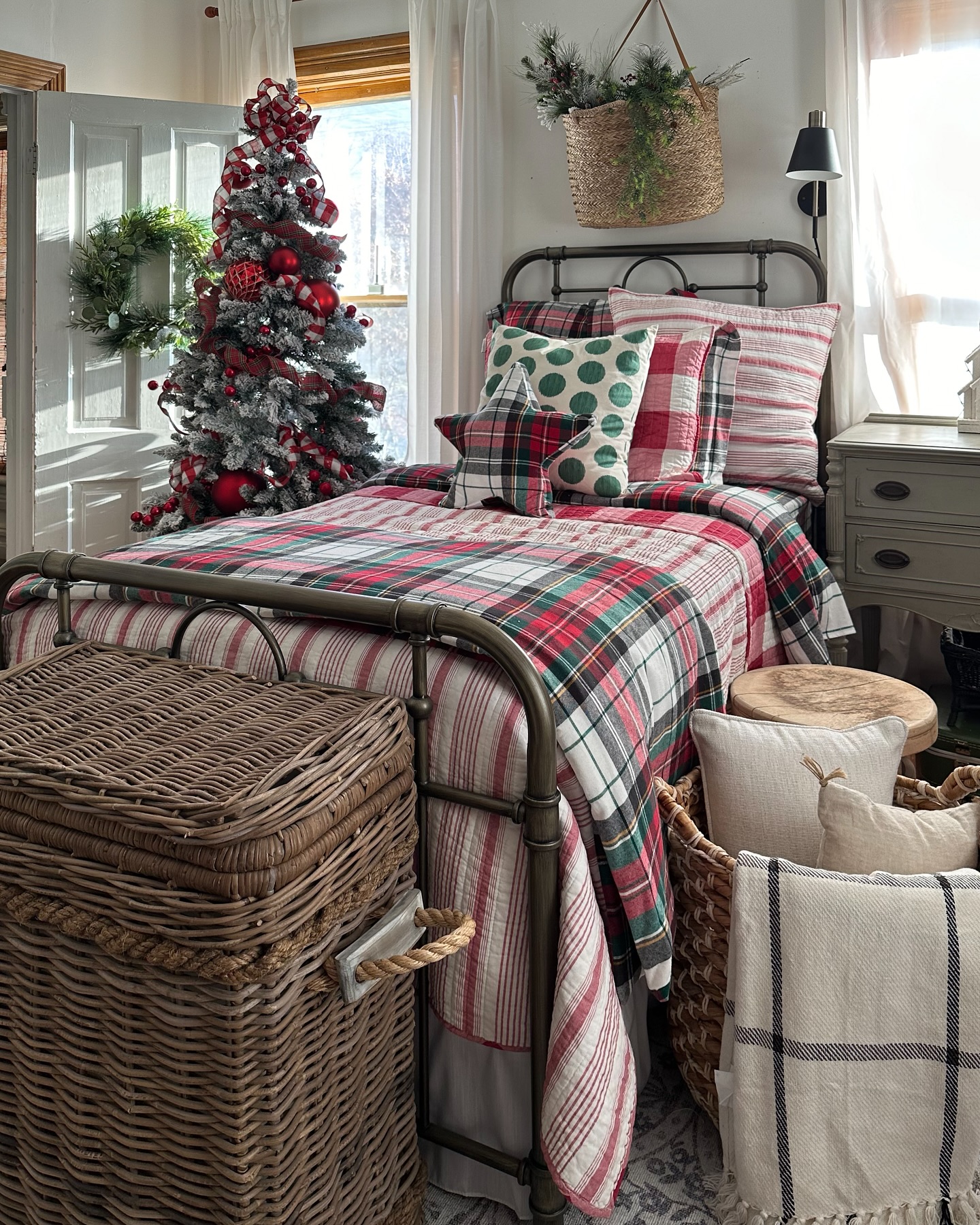 Hey how’s everyone doing? Christmas is almost here, and I am loving all the Chri…