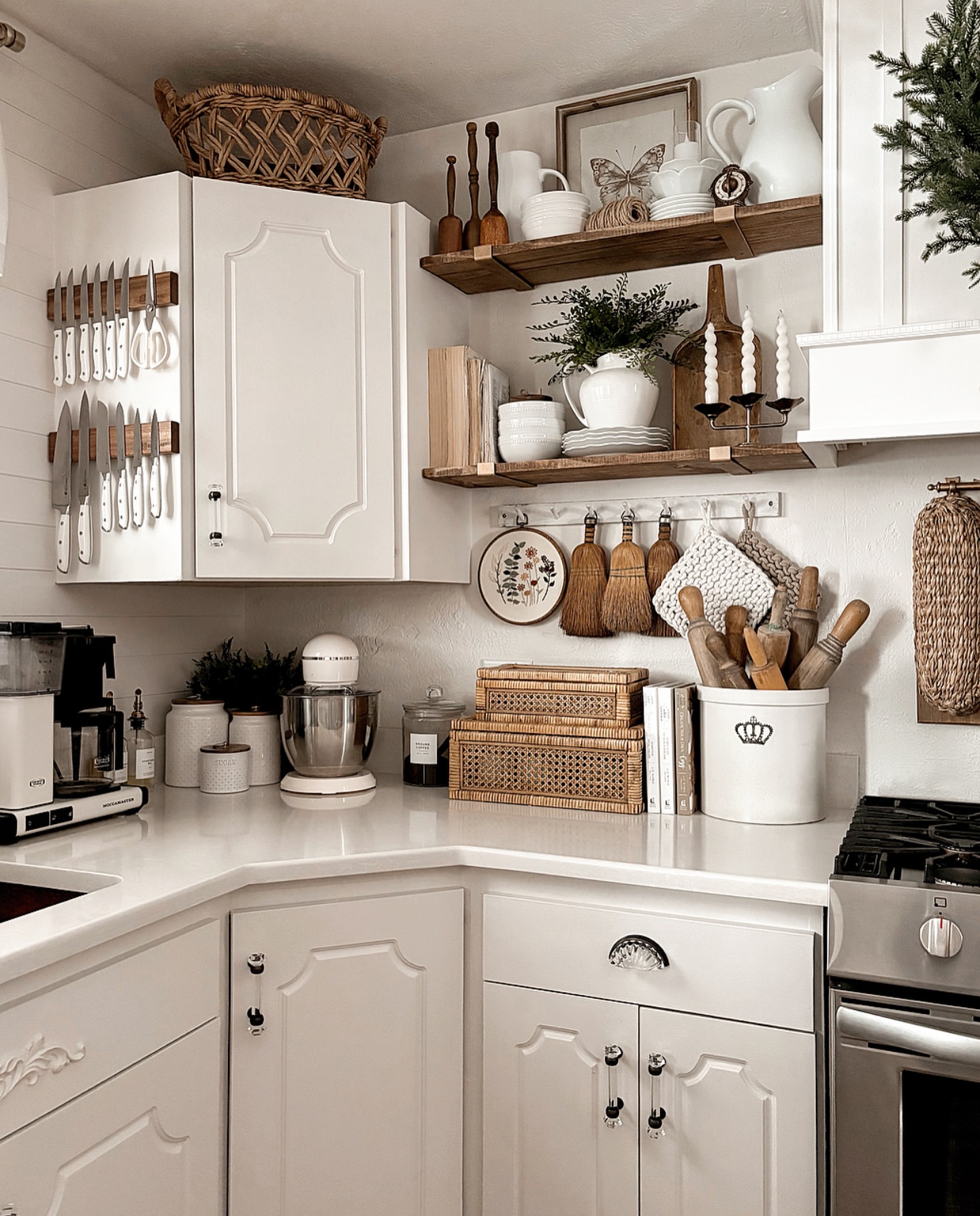 A clean kitchen to start the weekend is always a good thing!! We’re expecting lo…