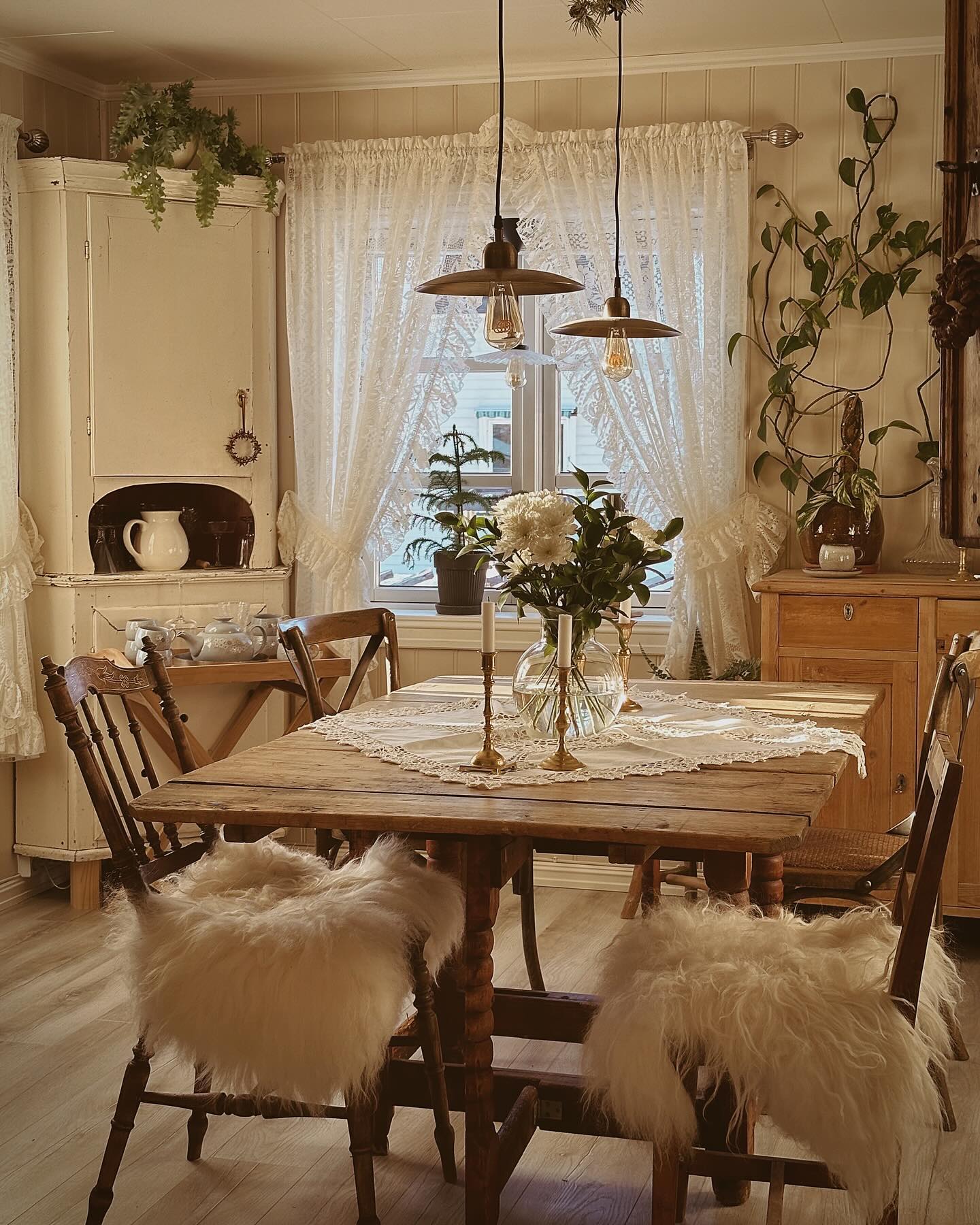 So lovely with the sun shining in. At the last minute, you see how it goes when you…