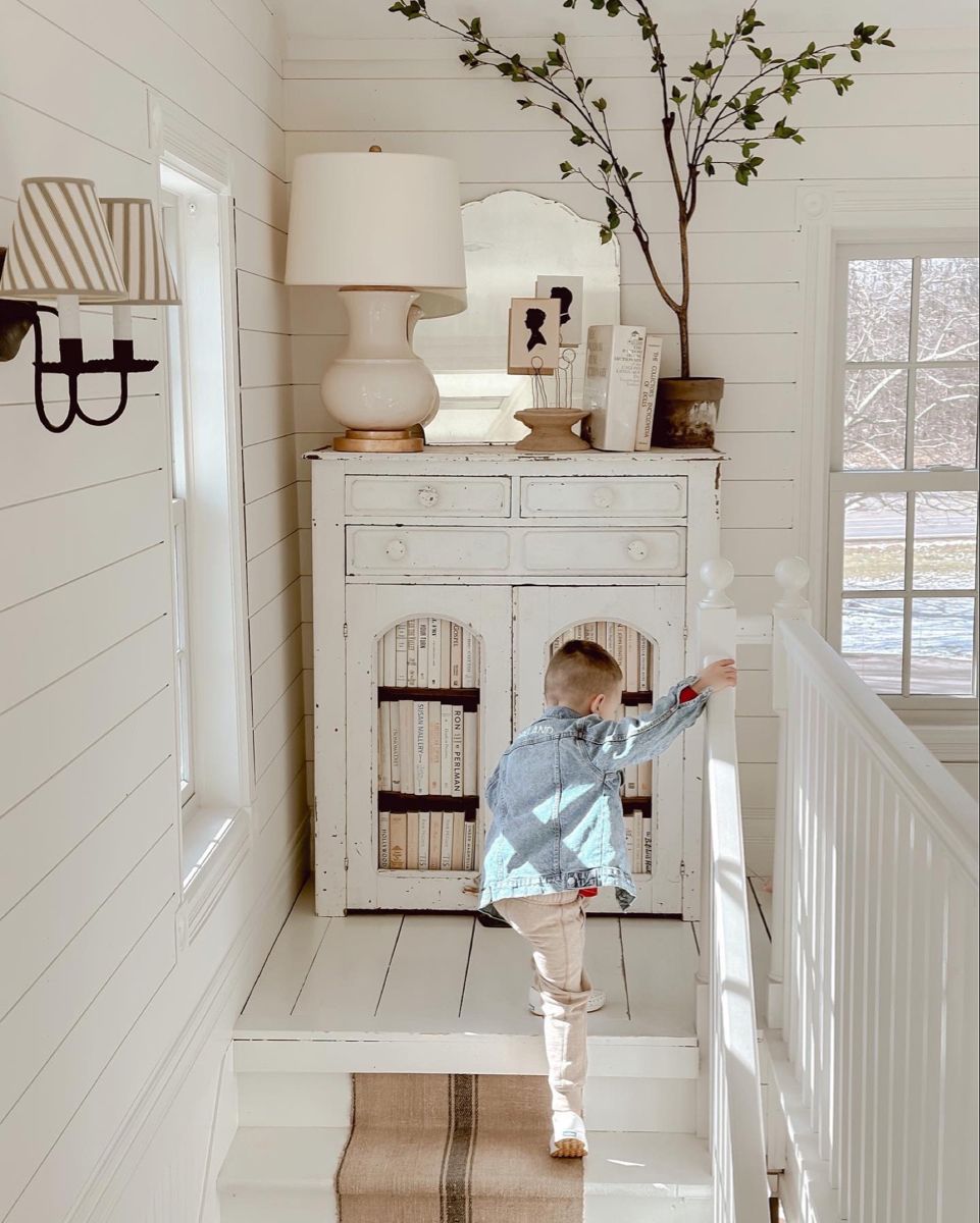 A cozy cottage staircase – handmade runner & shades