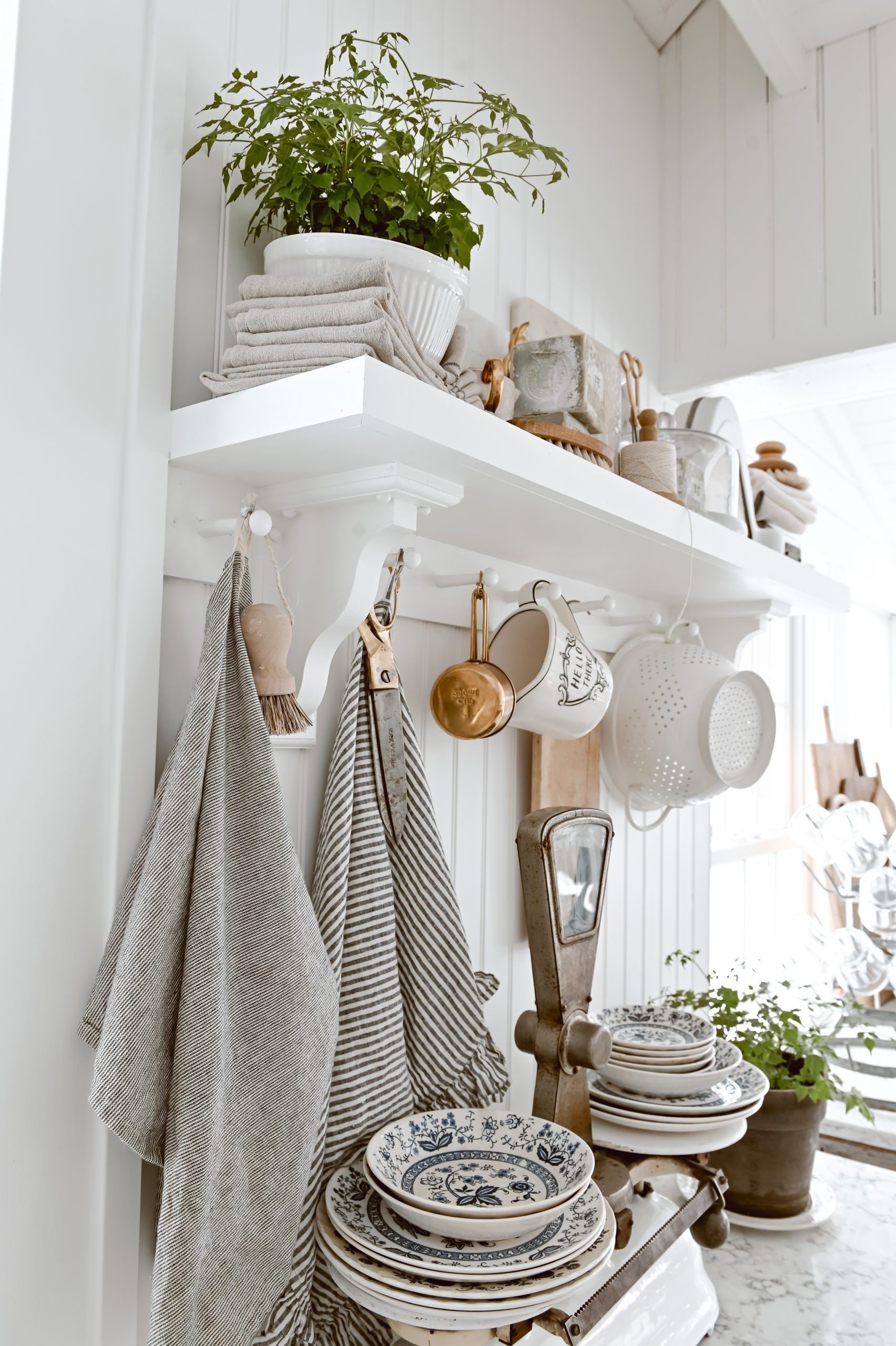 Cottage Style DIY Peg Rail