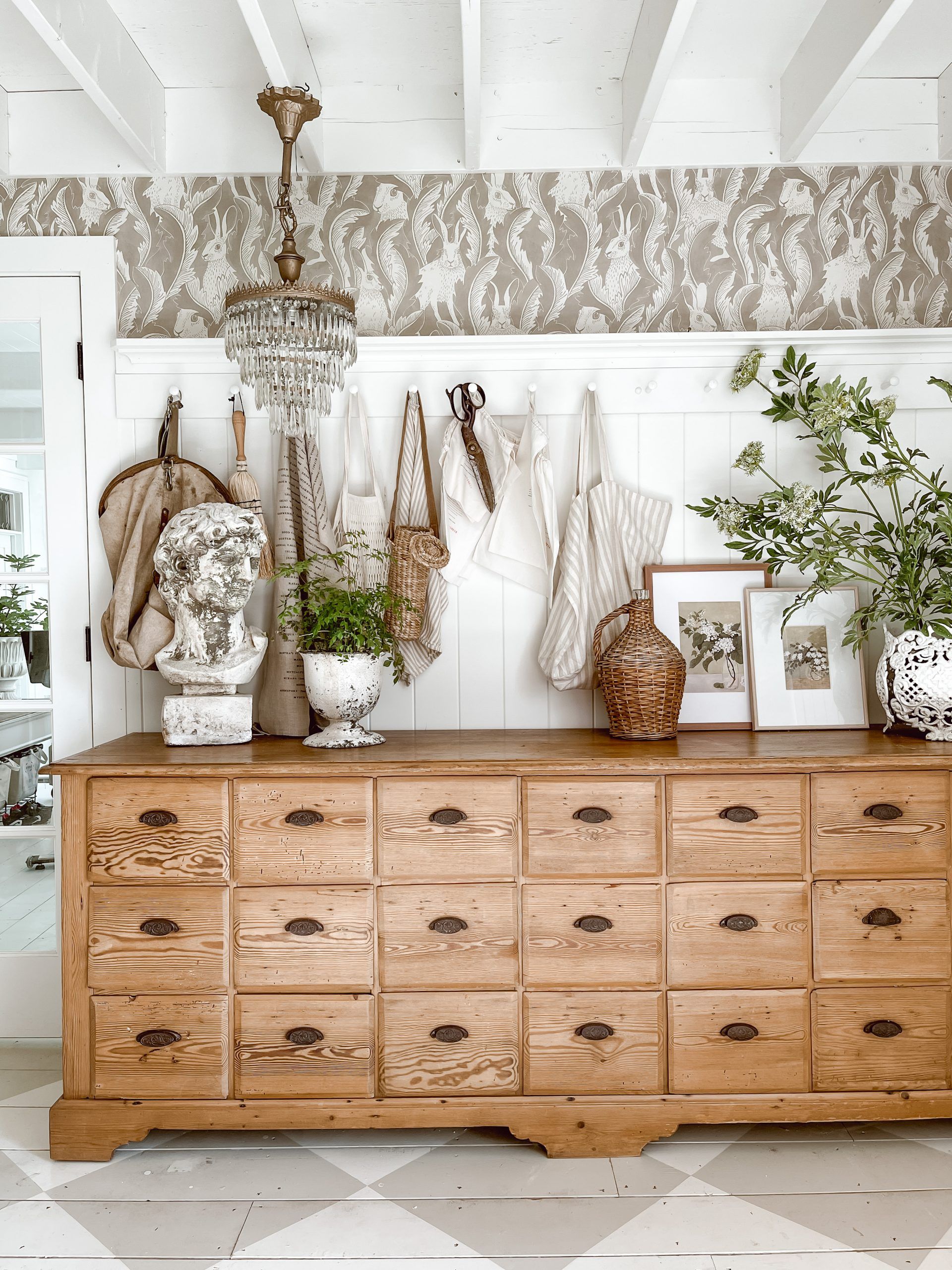 Antique Mudroom Dresser: To sink or not to sink?