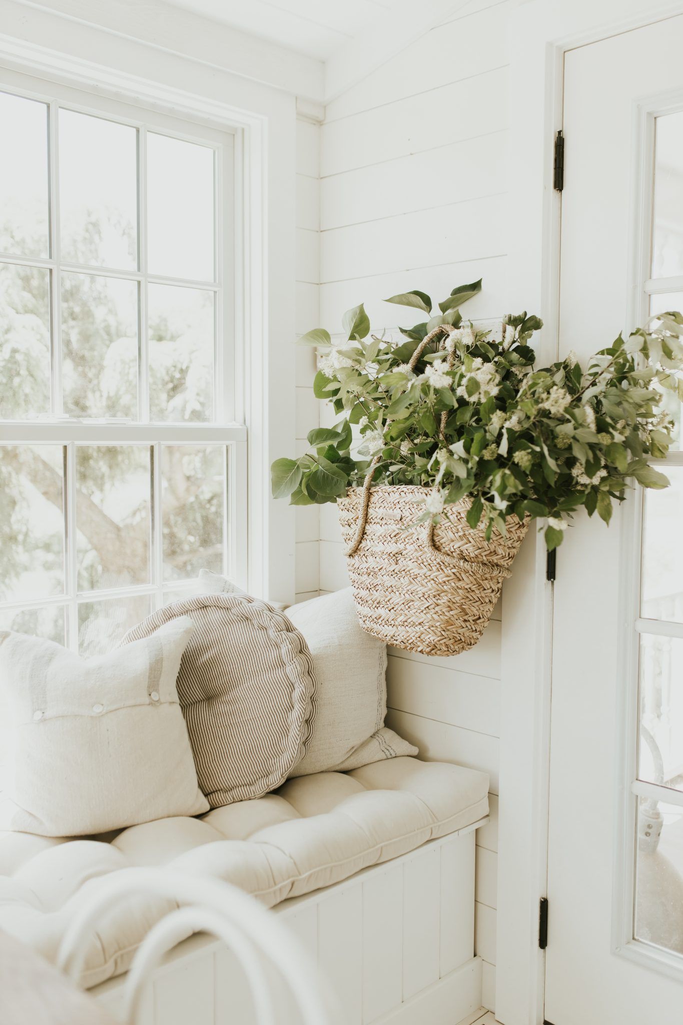 20+ Multipurpose Cozy Market Bags and Easy Ways to Work them into your Decor!