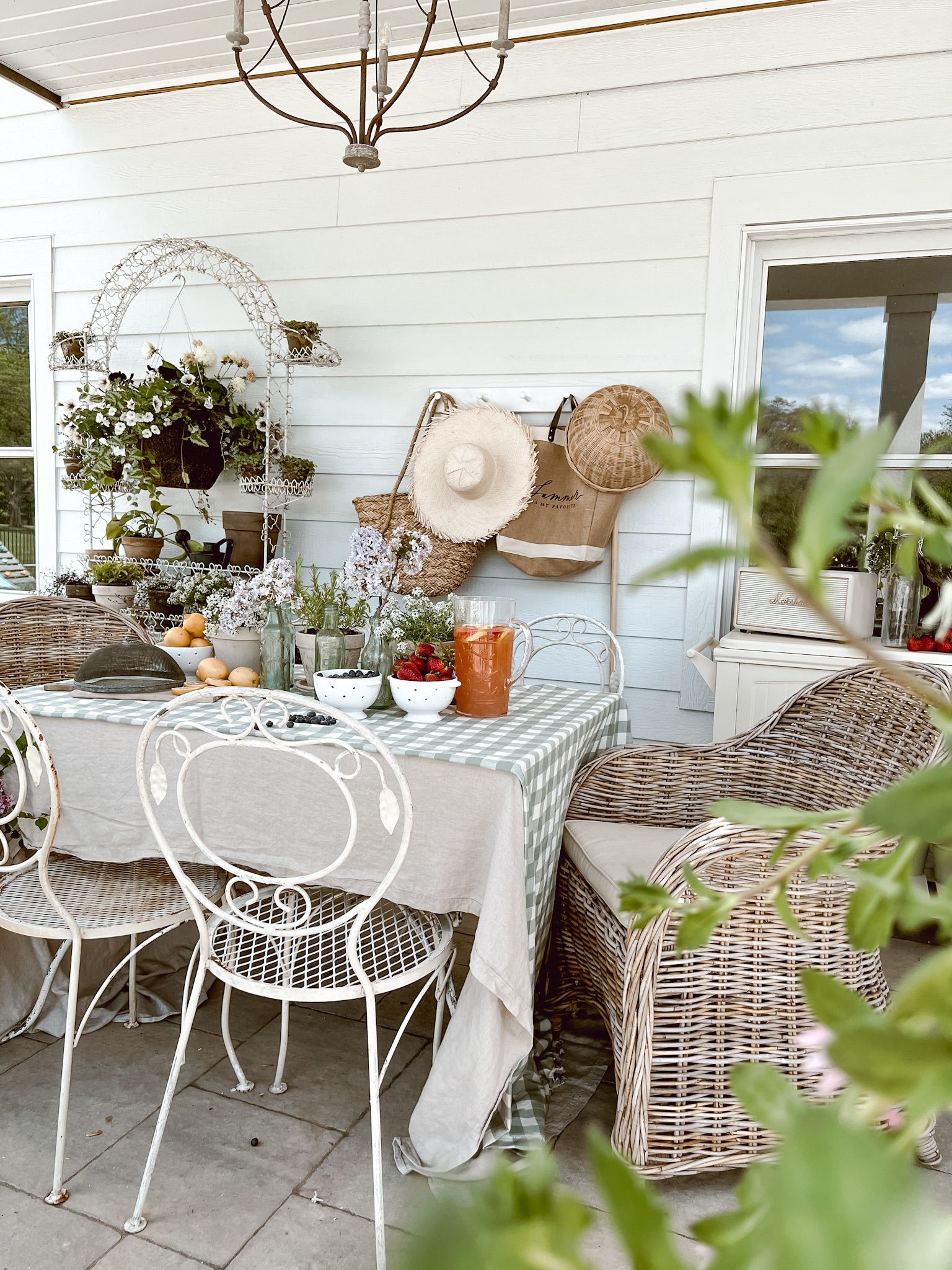 How to Create Cozy Outdoor Gatherings This Summer