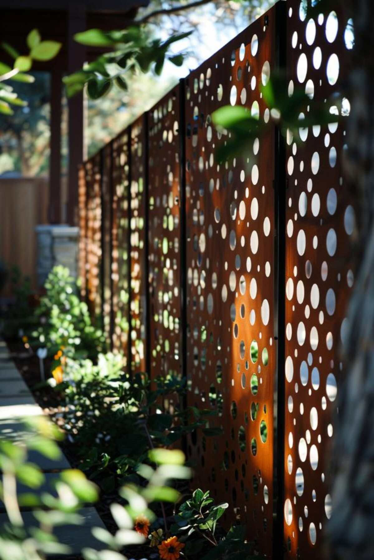 40 Unique Privacy Fence Ideas for Your Garden