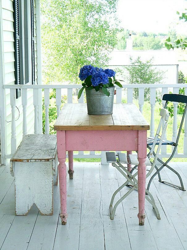 Love the pink table