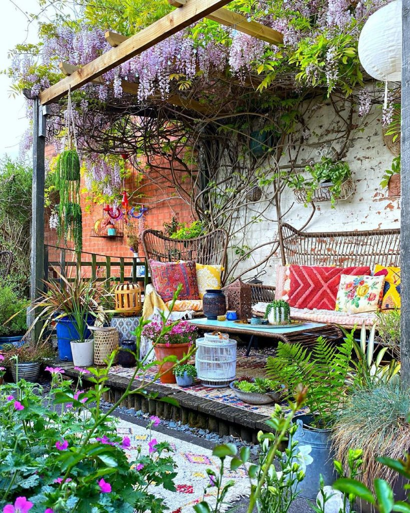 Lisa’s Home Designs Are Rustic & Sophisticated