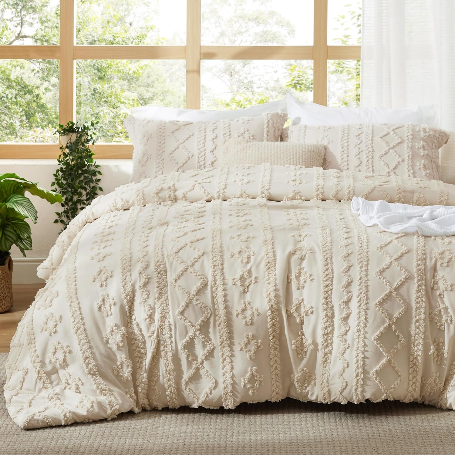 🏠 Today’s Farmhouse Décor Find: Tufted Boho Comforter
